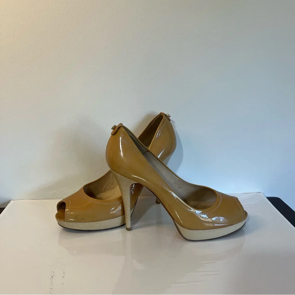 Stuart Weitzman Beige Nude Patent Leather Peep Toe Platform Pump High Heel 9M
